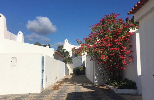 Prainha House | Seaside Retreat: 200m from Beach with Pool & Ocean View