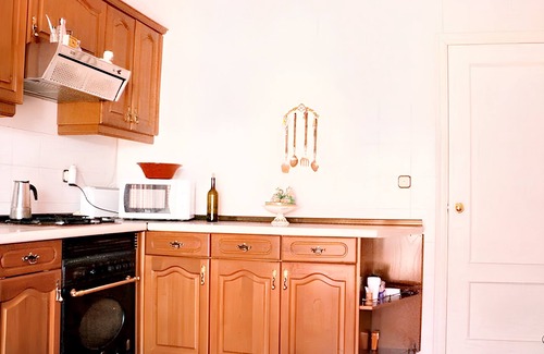 Castilblanco House | Spacious 8-Person Retreat with Terrace in Castilblanco