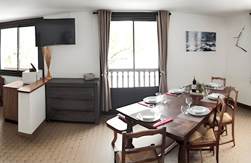 Cauterets House | Cozy House Near Slopes with Balcony for 8 Guests in Cauterets