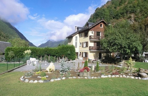 Cauterets House | Cozy House Near Slopes with Balcony for 8 Guests in Cauterets