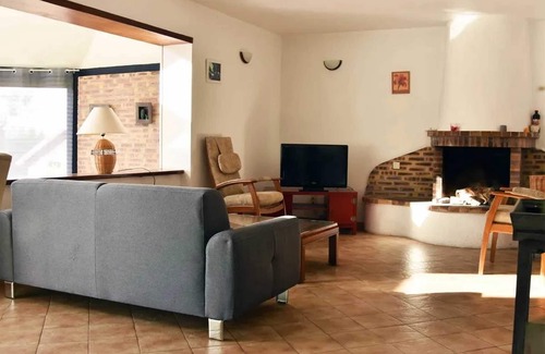 Courtils House | Inviting House in Courtils with Garden and Ocean View