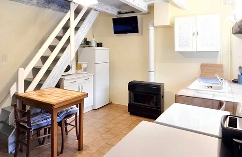 Dompnac House | Guest Rated 10/10: Homerez Mountain View Retreat