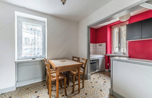 Bourbon-Lancy House | Pet-Friendly Retreat for 6 in Bourbon-Lancy - Top Rated!