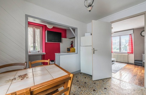 Bourbon-Lancy House | Pet-Friendly Retreat for 6 in Bourbon-Lancy - Top Rated!