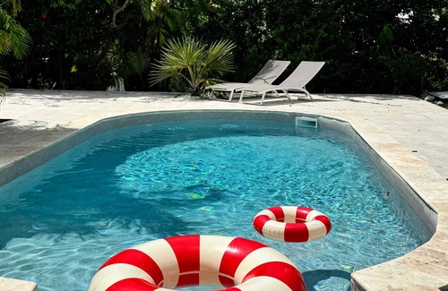Saint-Francois House | Beachside Retreat with Pool & Ocean Views for 8 Guests