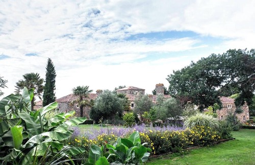 Landevieille House | Discover Homerez: Cozy Retreat with Garden & Ocean View