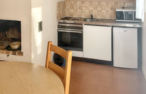 Leyme House | Cozy Getaway: Poolside Pet-Friendly House with Garden