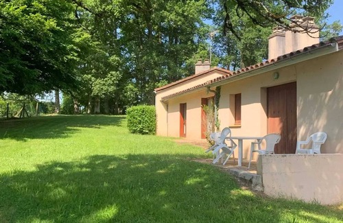 Leyme House | Cozy Getaway: Poolside Pet-Friendly House with Garden