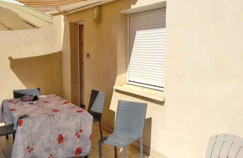 Nant House | Ideal Retreat for 4 with Pool and Lake Views in Nant