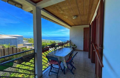Saint-Leu House | Seaside Retreat for 6 with Pool and Oceanfront Views