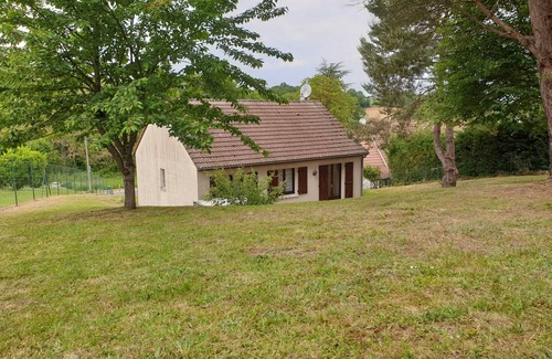 Seigy House | Comfortable Getaway for 6 with Garden in Seigy