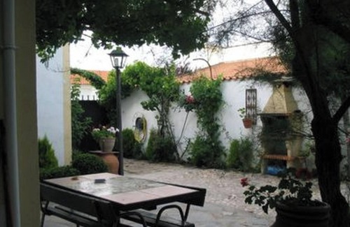 Ivanrey House | Inviting Ivanrey Retreat for 12 with Garden & Pool