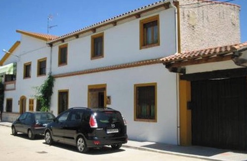 Ivanrey House | Inviting Ivanrey Retreat for 12 with Garden & Pool