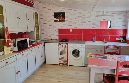 Vendat House | Cozy House with Garden & BBQ in Vendat