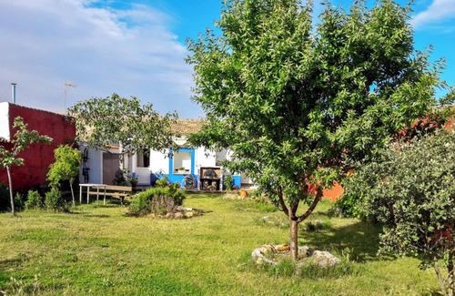 Picon House | Relaxing Retreat with Pool and Garden at Picón