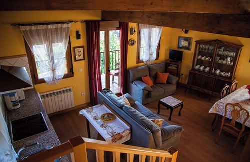 Rozuelo House | Ideal Getaway for 6 at Tedejo with Spa & Pet-Friendly Options