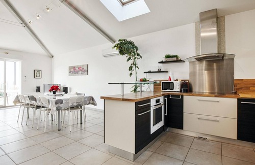 Les Boucholeurs House | Cozy Sea View Retreat with Terrace at Chatelaillon Plage
