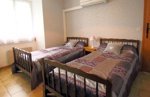 Gravieres House | Homerez - Nice house for 6 ppl. with shared pool and terrace at Gravières