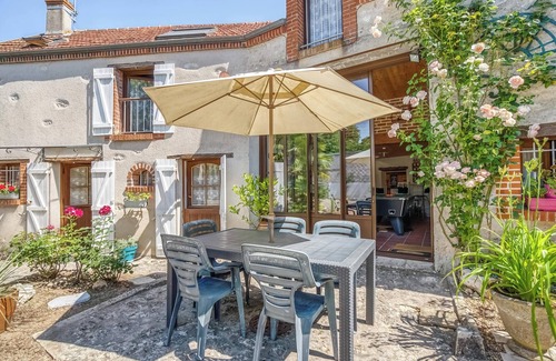Mer House | Discover a Serene House with Garden in Mer for 6 Guests