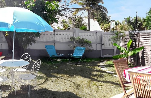 Etang Sale Les Bains House | Beachside Getaway: Homerez House for 5 at l'Étang-Salé