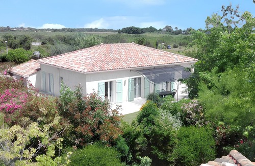 Solaro Villa | Beachside Villa with Pool for 6 Guests - Pet Friendly Retreat