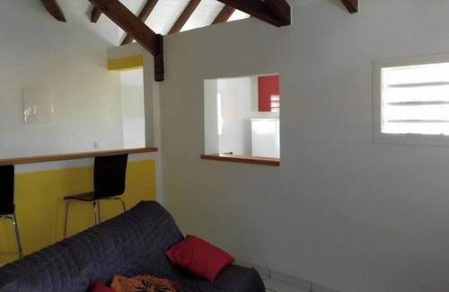 Petit-Canal Apartment | Homerez - Spacious Apartment in Petit-Canal with Balcony