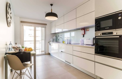 Fatima Apartment | Oceanfront Apartment for 6 Guests Near Fátima Attractions