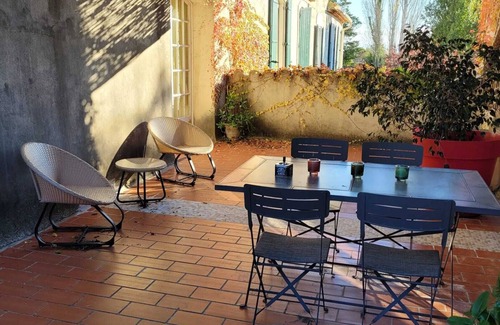 Albaron Apartment | Homerez - Spacious Apartment in Arles with Shared Pool and Garden