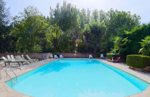 Rustrel Apartment | Homerez - Spacious appartement for 7 ppl. with shared pool and garden at Rustrel