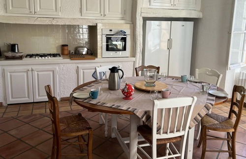 Rustrel Apartment | Homerez - Spacious appartement for 7 ppl. with shared pool and garden at Rustrel