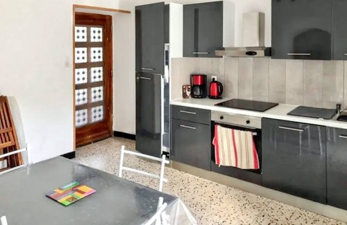 Besseges Apartment | Pet-Friendly Oceanfront Apartment with Spa in Bessèges