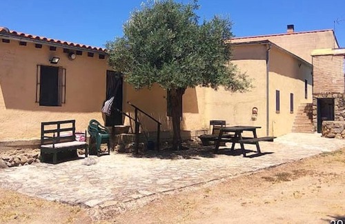 Montanchez Villa | Homerez - Spacious villa for 8 ppl. with swimming-pool and garden at Cáceres
