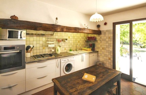 Caseneuve Villa | Elegant Villa with Pool & Terrace for 8 in Caseneuve