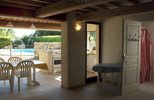 Caseneuve Villa | Elegant Villa with Pool & Terrace for 8 in Caseneuve
