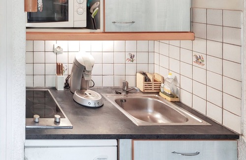 La Salle-les-Alpes Apartment | Discover Homerez Studio with Spa and Lake View in La Salle