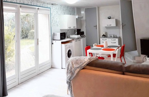 Saint-Apollinaire Apartment | Discover a Studio Retreat with Pool & Garden in Saint-Apollinaire