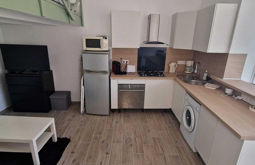 Cuges-les-Pins Apartment | Cozy Studio with Ocean View in Cuges-les-Pins