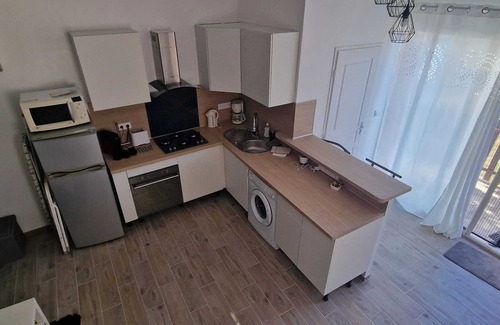 Cuges-les-Pins Apartment | Cozy Studio with Ocean View in Cuges-les-Pins