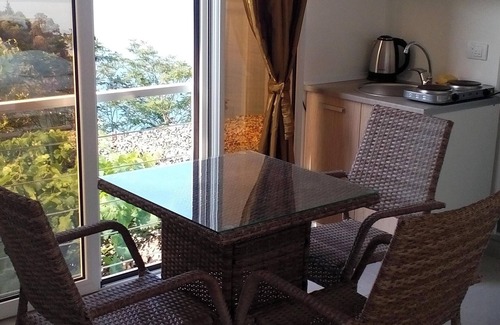 Rana Apartment | Seaside Studio in Ulcinj with Pool and Ocean Views