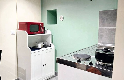 Noisy-le-Sec Apartment | Cozy Studio Retreat in Noisy-le-Sec with Pool & Pets Welcome