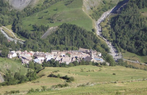 La Grave Apartment | Stunning Studio with View in La Grave - Guest Rated 10/10
