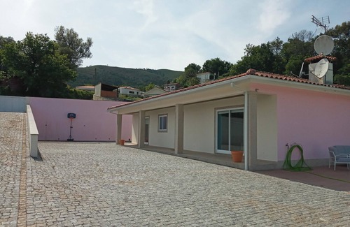 Vila Verde Villa | Relaxing Villa with Pool & Garden in São Miguel do Prado