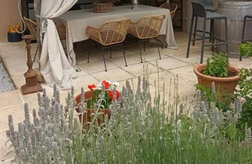 Lisle-sur-Tarn Villa | Homerez - Villa for 4 pers. with swimming pool and terrace in Lisle-sur-Tarn