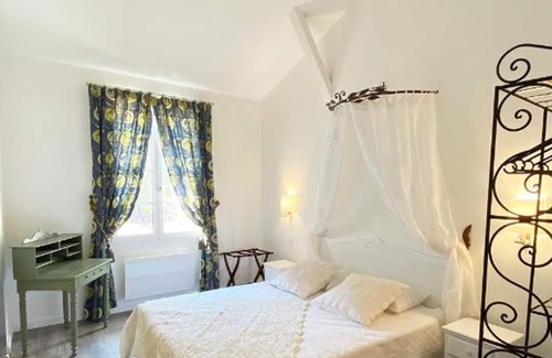 Lisle-sur-Tarn Villa | Homerez - Villa for 4 ppl. with swimming-pool and terrace at Lisle-sur-Tarn