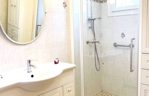 Sablet Villa | Homerez - Villa for 12 ppl. with swimming-pool, garden and terrace at Sablet