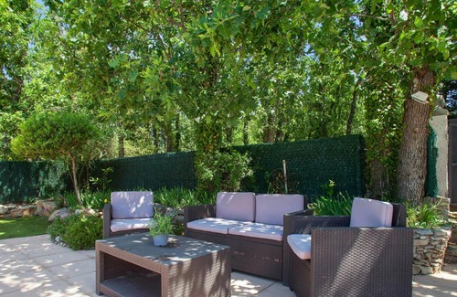 Rocbaron Villa | Homerez - Villa for 6 ppl. with swimming-pool, garden and terrace at Rocbaron