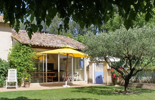 Althen-des-Paluds Villa | Homerez - Villa for 10 ppl. with swimming-pool and terrace at Althen-des-Paluds