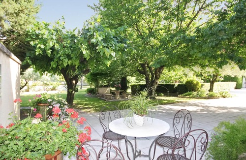 Althen-des-Paluds Villa | Homerez - Villa for 10 ppl. with swimming-pool and terrace at Althen-des-Paluds