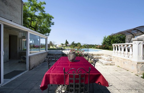 La Tour-d'Aigues Villa | Pet-Friendly Villa with Pool in La Tour-d'Aigues, 9.8 Rating