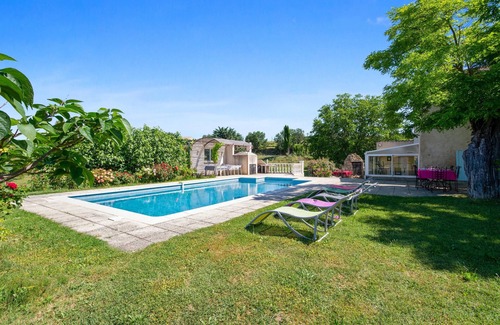 La Tour-d'Aigues Villa | Pet-Friendly Villa with Pool in La Tour-d'Aigues, 9.8 Rating
